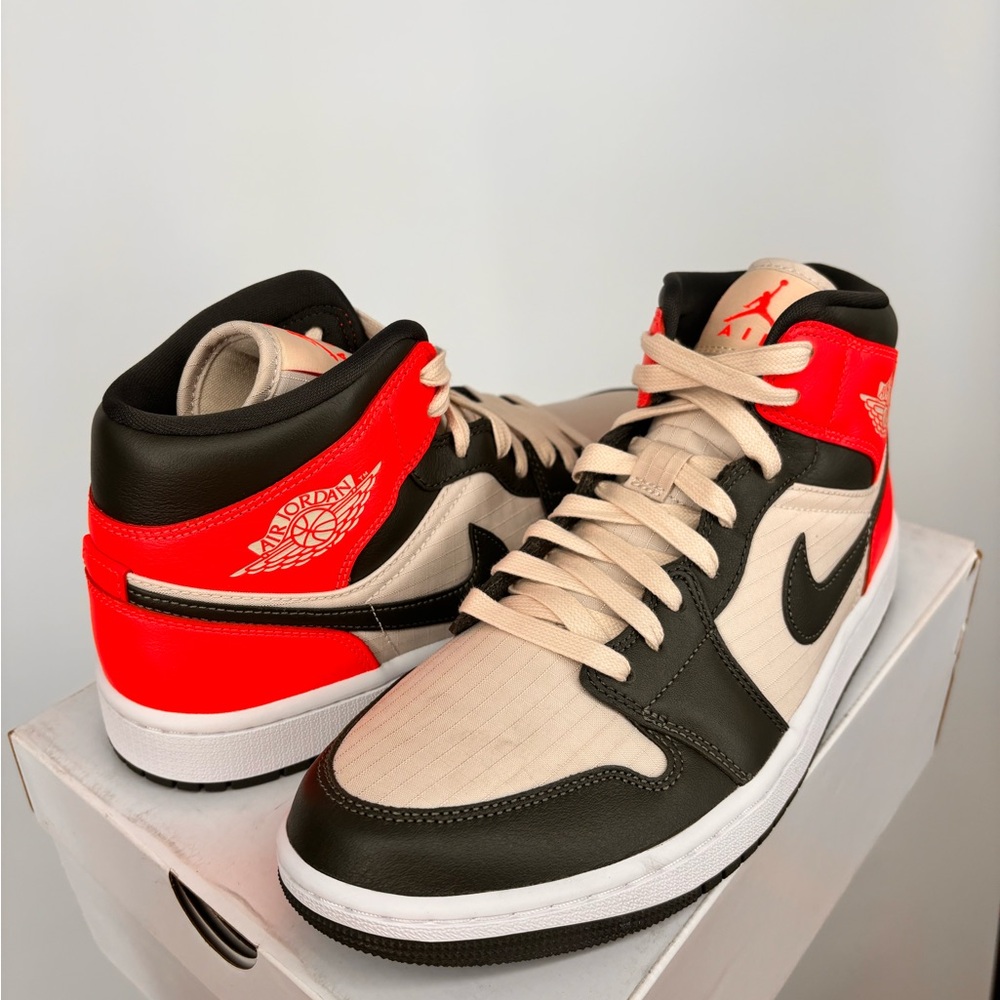 Nike Air Jordan 1 Mid Newsprint Ligth Oreowood Brown Size 10.5